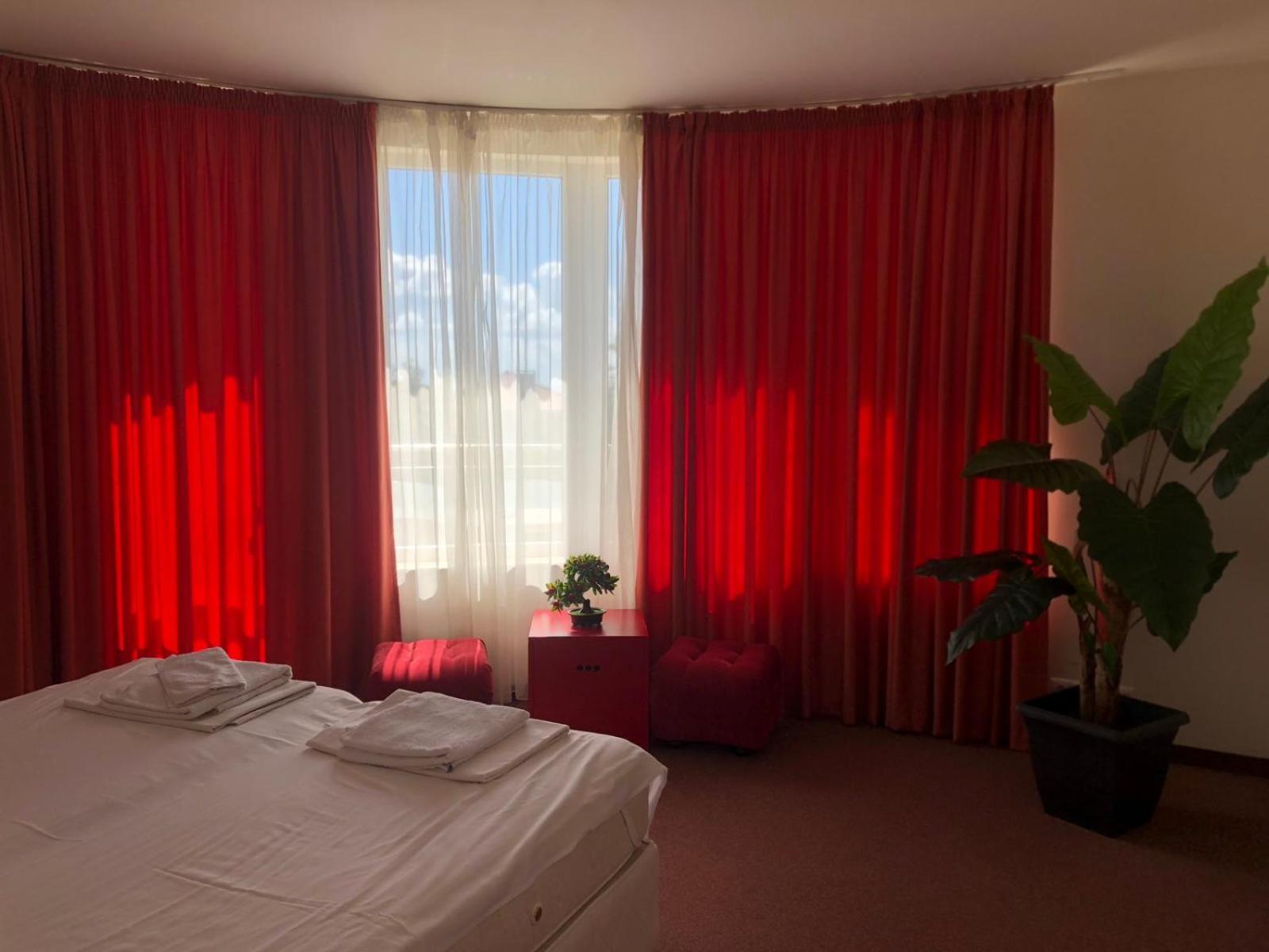 Complex Pika Hotel Golden Sands Bagian luar foto