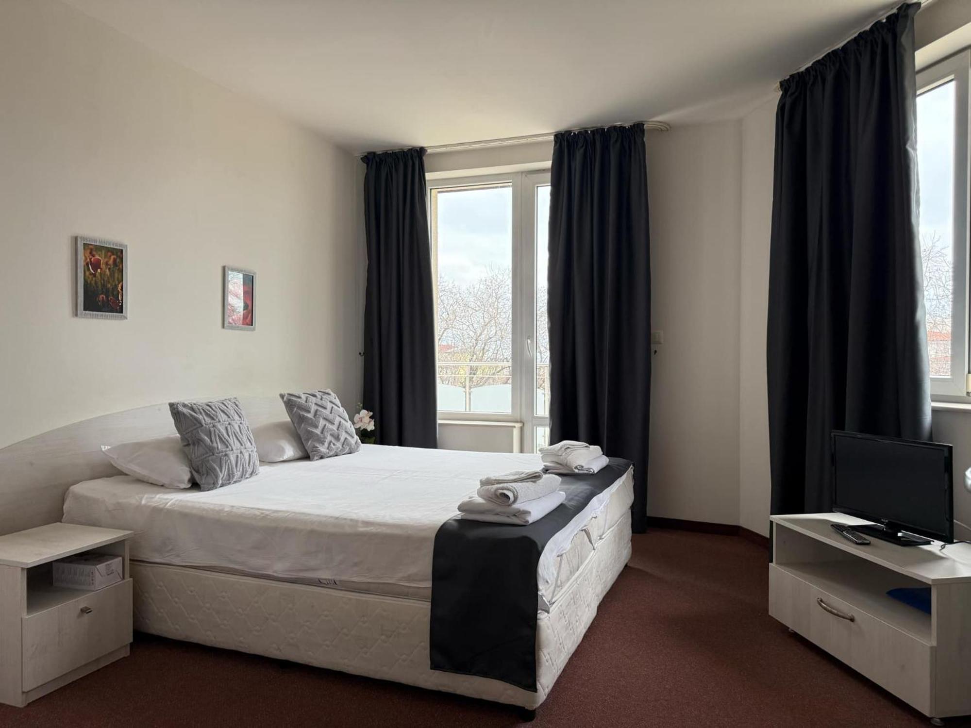 Complex Pika Hotel Golden Sands Bagian luar foto