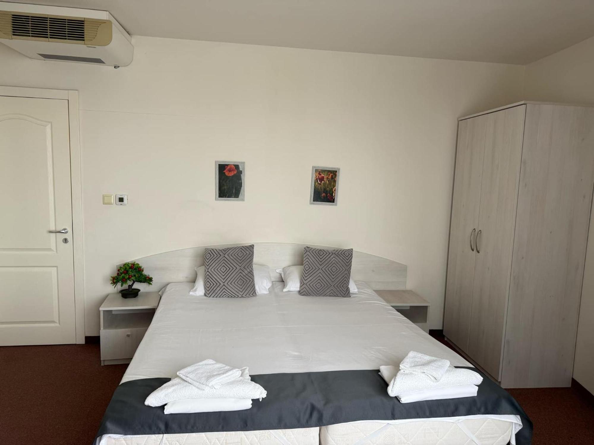 Complex Pika Hotel Golden Sands Bagian luar foto