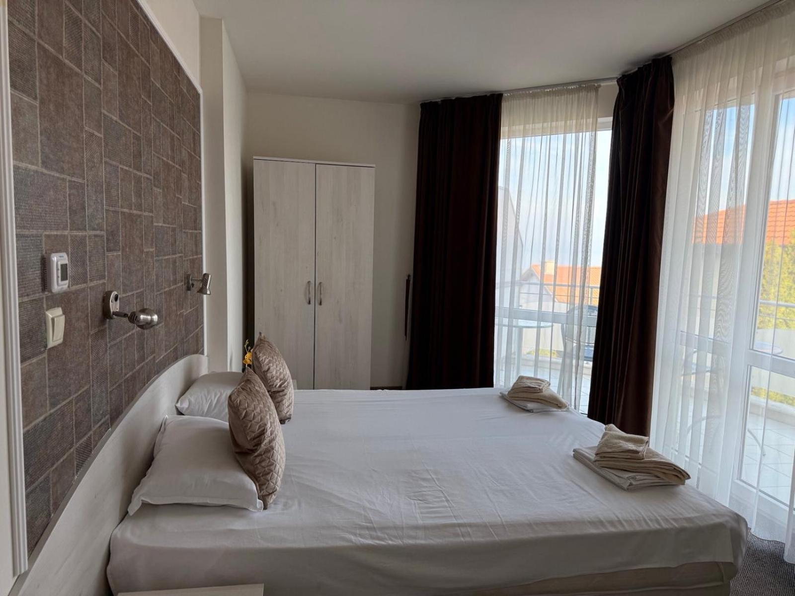 Complex Pika Hotel Golden Sands Bagian luar foto